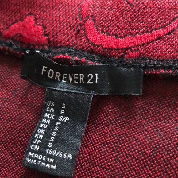 Red skirt - Picture 3 of 3